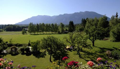 Apartment with Mountain View