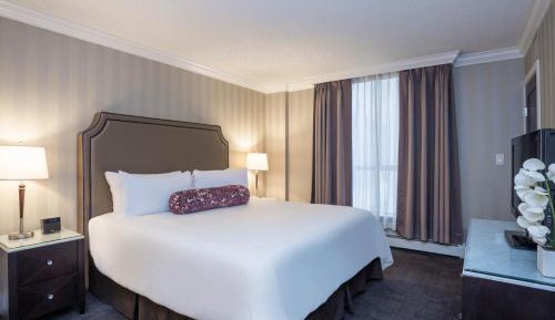 One Bedroom Sutton Suite, 1 King Bed, Sofa Bed