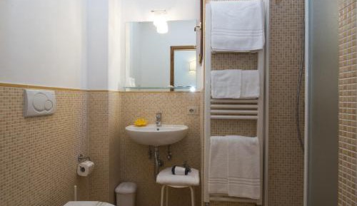 Two-Bedroom Apartment with Terrace (Ginori)