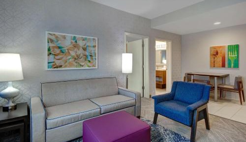 One-Bedroom King Suite - Non-Smoking