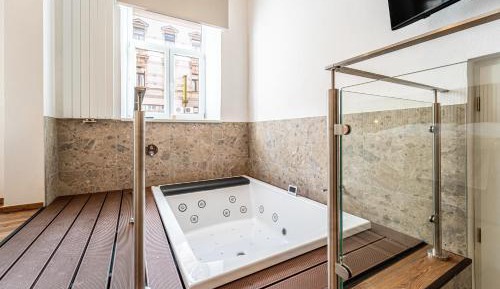 Studio with Spa Bath