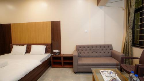 Deluxe Double Room with Extra Bed
