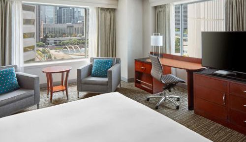 Guest room, 1 King, Nathan Phillips view, City view