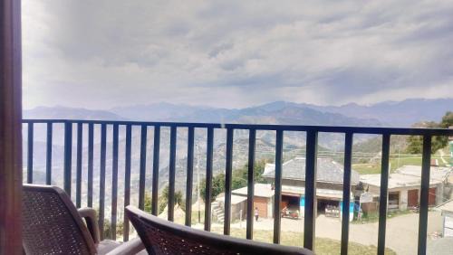Suite with Mountain View