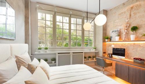 Apartment with Garden View