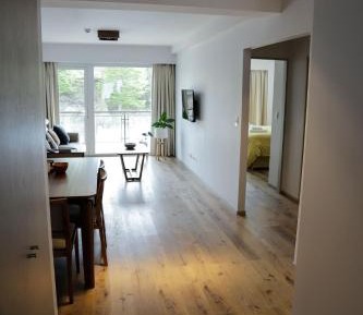 Apartment with Mountain View