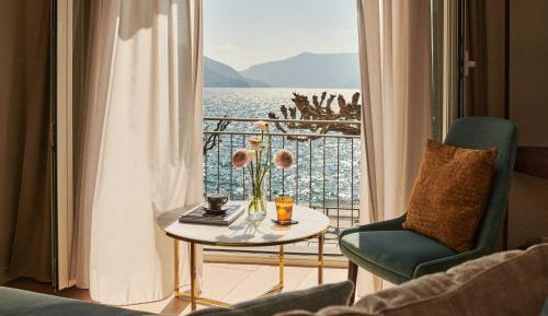 Suite with Lake View and Balcony