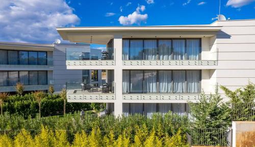 Three-Bedroom Apartment with Sea View
