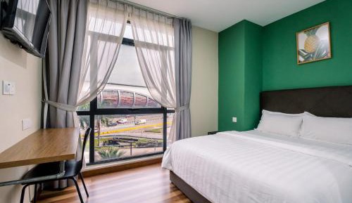 Deluxe Queen Room