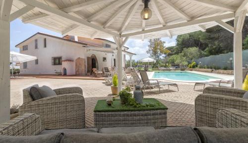Villa with Garden View