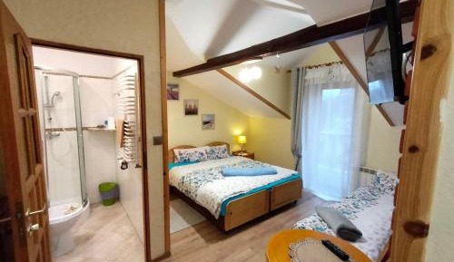 Triple Room with Private Bathroom