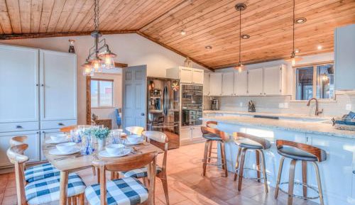 Four-Bedroom Holiday Home