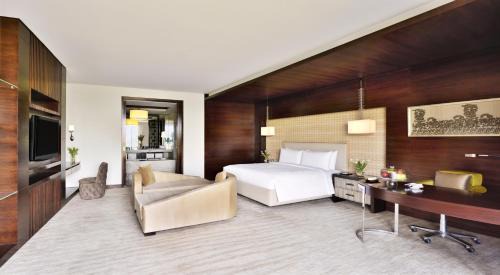 Presidential Suite with Lounge Access, Cocktail Hours 5PM to 7PM, 20% Spa Discount, and Guaranteed Early Check-in/Late Check-out