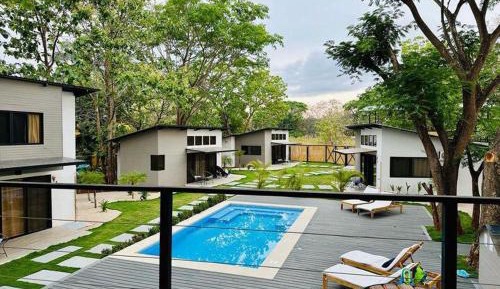Apartment with Pool View 