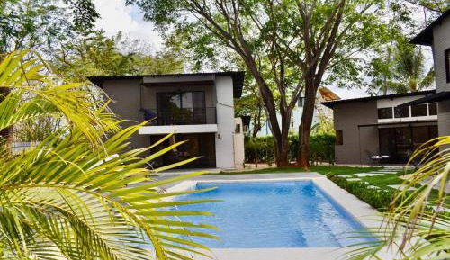 Apartment with Pool View 