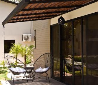 Apartment with Pool View 