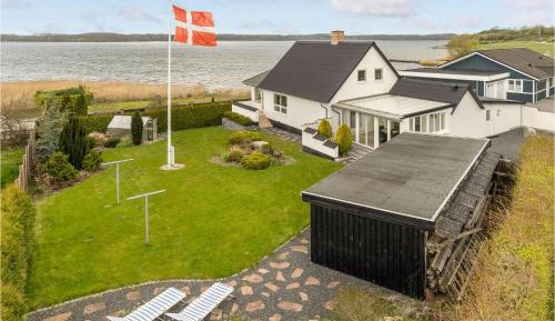 Four-Bedroom Holiday Home
