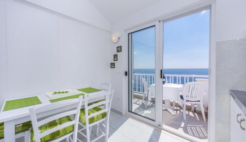 One-Bedroom Apartment with Balcony and Sea View (3 Adults)