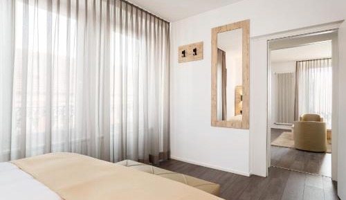 Modern Junior Suite with Lake View