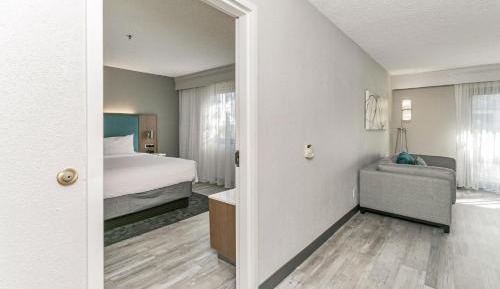 One-Bedroom Executive King Suite with Sofa Bed
