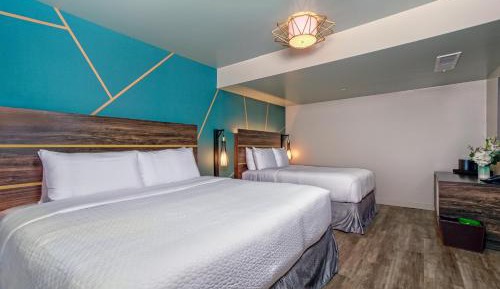 Suite with 1 King and 1 Double bed- Accessible