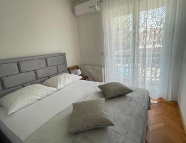 Two-Bedroom Apartment (5 Adults)