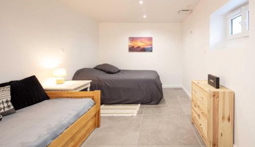 Basic Triple Room with Shared Bathroom