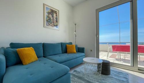 One-Bedroom Apartment with Terrace (3 Adults)