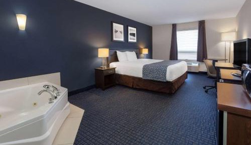 Deluxe King Room with Spa Bath- Non-Smoking