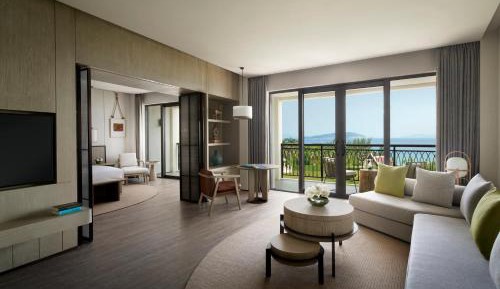Deluxe Ocean View Suite