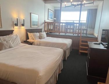 Executive Queen Room with 2 Queen Beds and Sea View 
