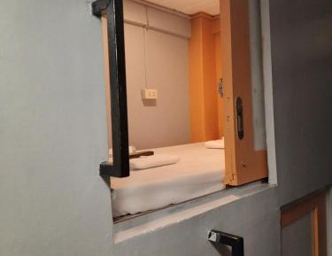 Bunk Bed in Mixed Dormitory Room