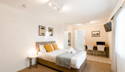Standard Queen Room