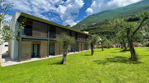 Apartment with Garden View