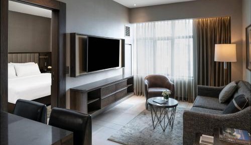 1 Bedroom Suite, 1 King, Sofa bed