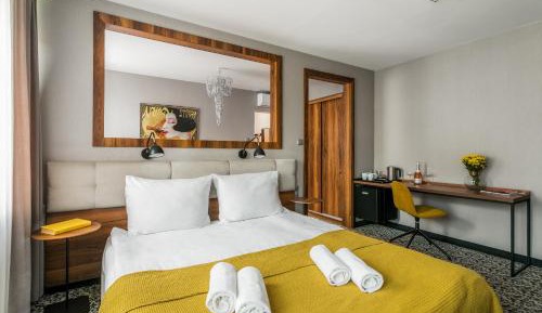 Deluxe Suite