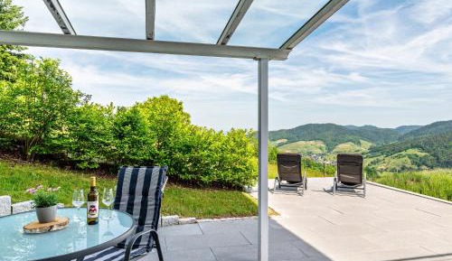 Superior One-Bedroom Apartment with Balcony