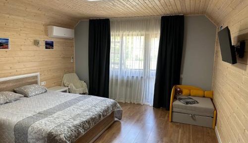 Apartment with Mountain View