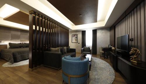 Deluxe King Suite