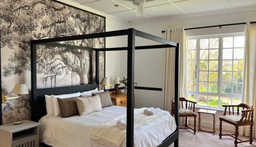 Three-Bedroom Deluxe Apartment