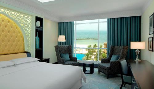 Club Executive One Bedroom Suite with Lounge access
