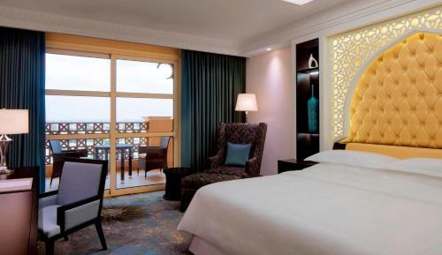 Deluxe King with City View and Balcony