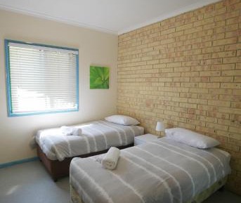Standard Twin Room with Private Bathroom