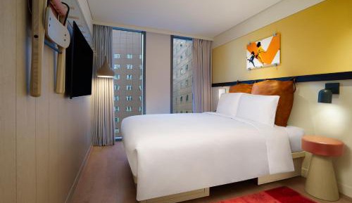 Queen Room with City View