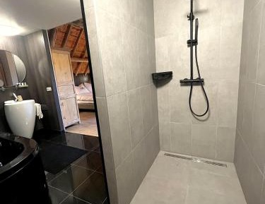 Queen Room with Spa Bath