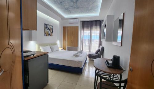 Deluxe Double Room with Side Sea View