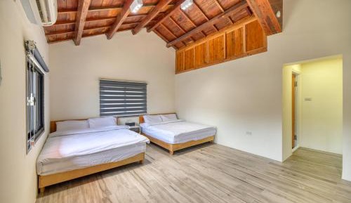 Quadruple Room with Private Bathroom