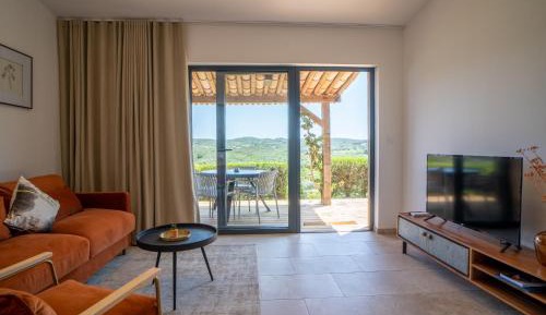 Apartment with Sea View and Countryside View