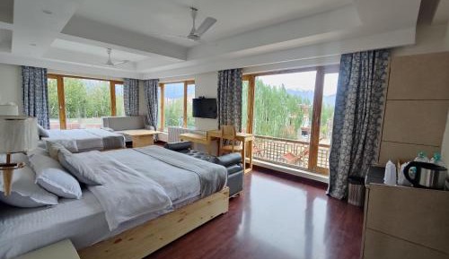 Deluxe Family Room