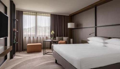 Deluxe Queen Room